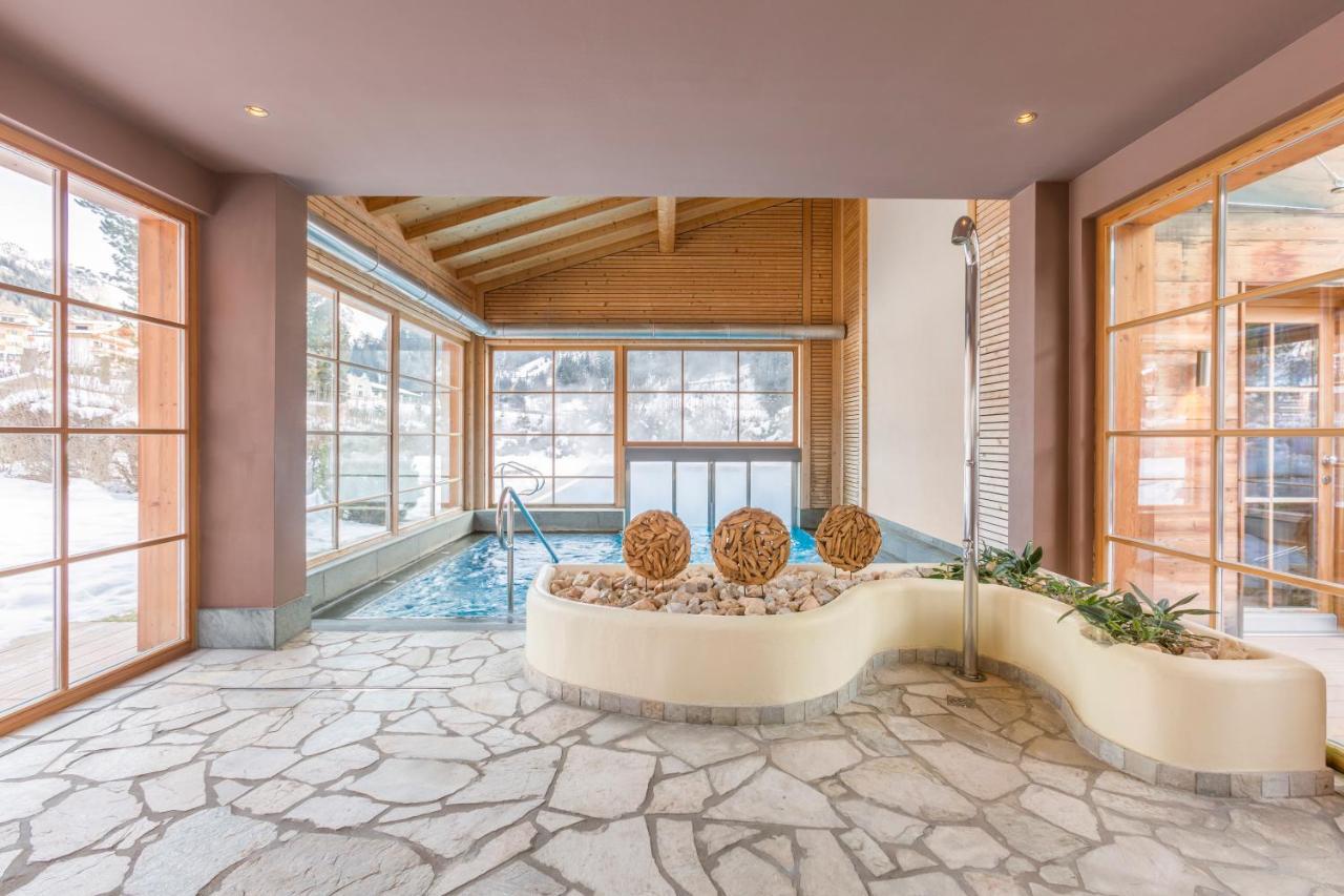Family Hotel Posta Santa Cristina Val Gardena Eksteriør billede