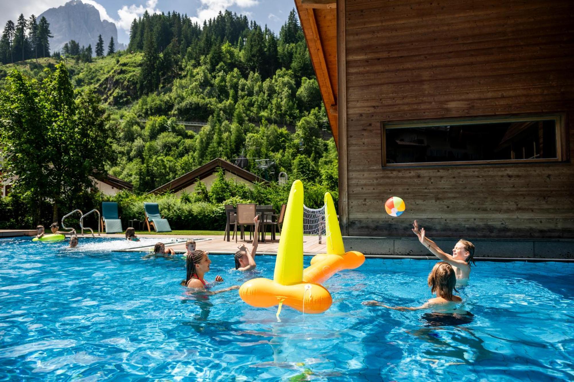 Family Hotel Posta Santa Cristina Val Gardena Eksteriør billede